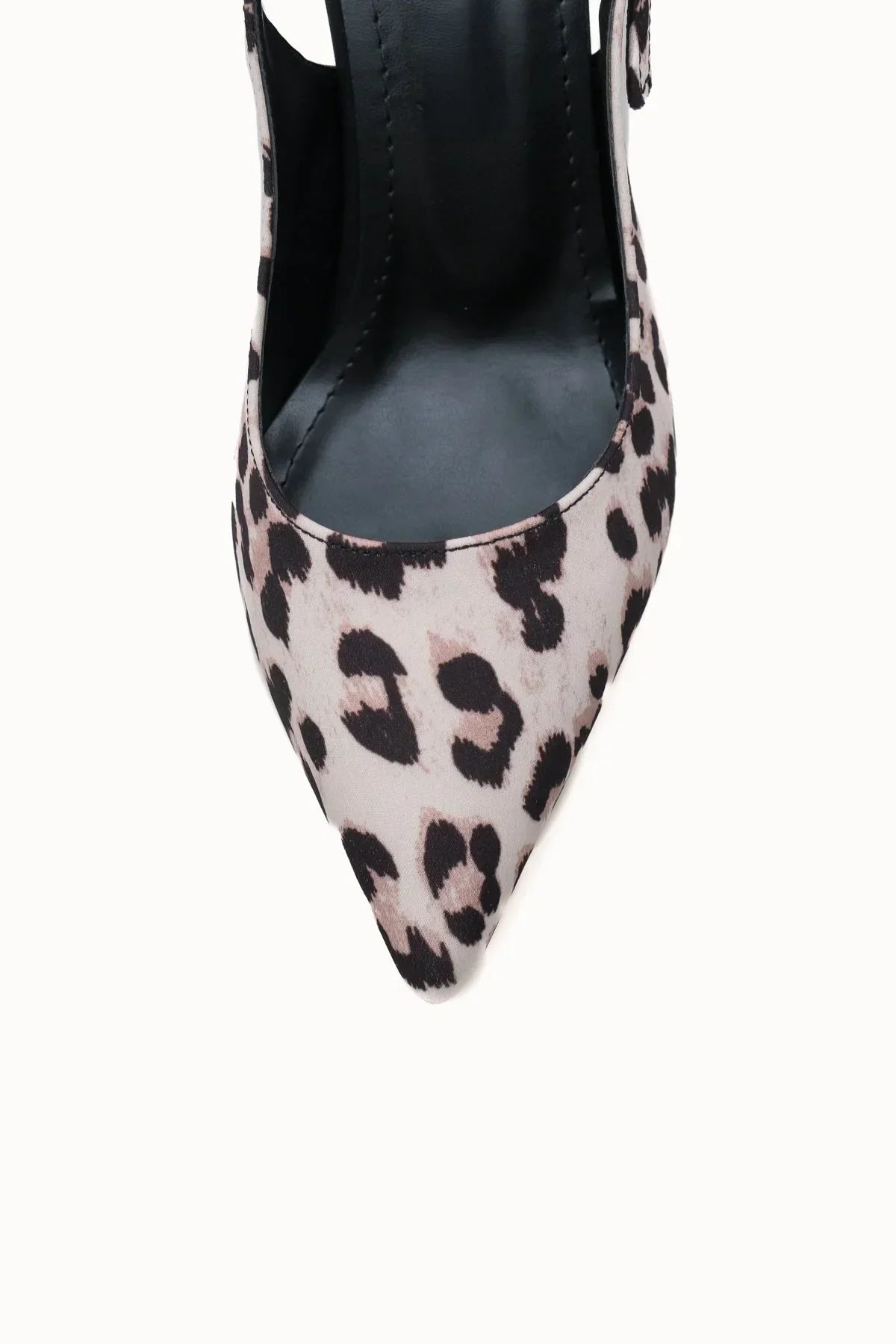 Loventino Ysalaela Kadın Arkası Açık Sivri Burun Stiletto 0012700 Ten Leopar - Zarif detaylarla süslenmiş stiletto.