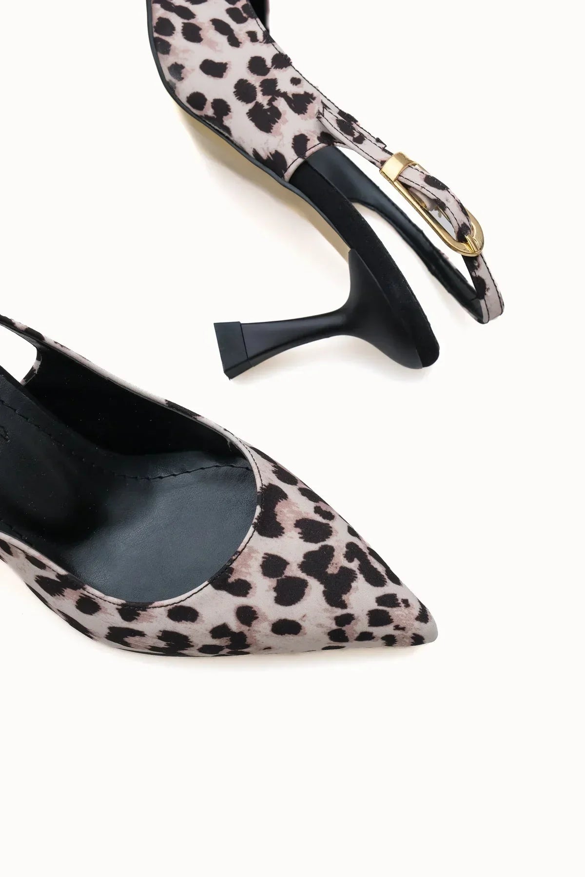 Loventino Ysalaela Kadın Arkası Açık Sivri Burun Stiletto 0012700 Ten Leopar - Modern ve şık görünüm için ideal ayakkabı.
