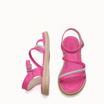 Loventino Thalnora Kadın Sandalet 0012102 Fuşya Cilt, zarif ve şık tasarımıyla dikkat çekiyor, yaz sezonunun vazgeçilmezi.