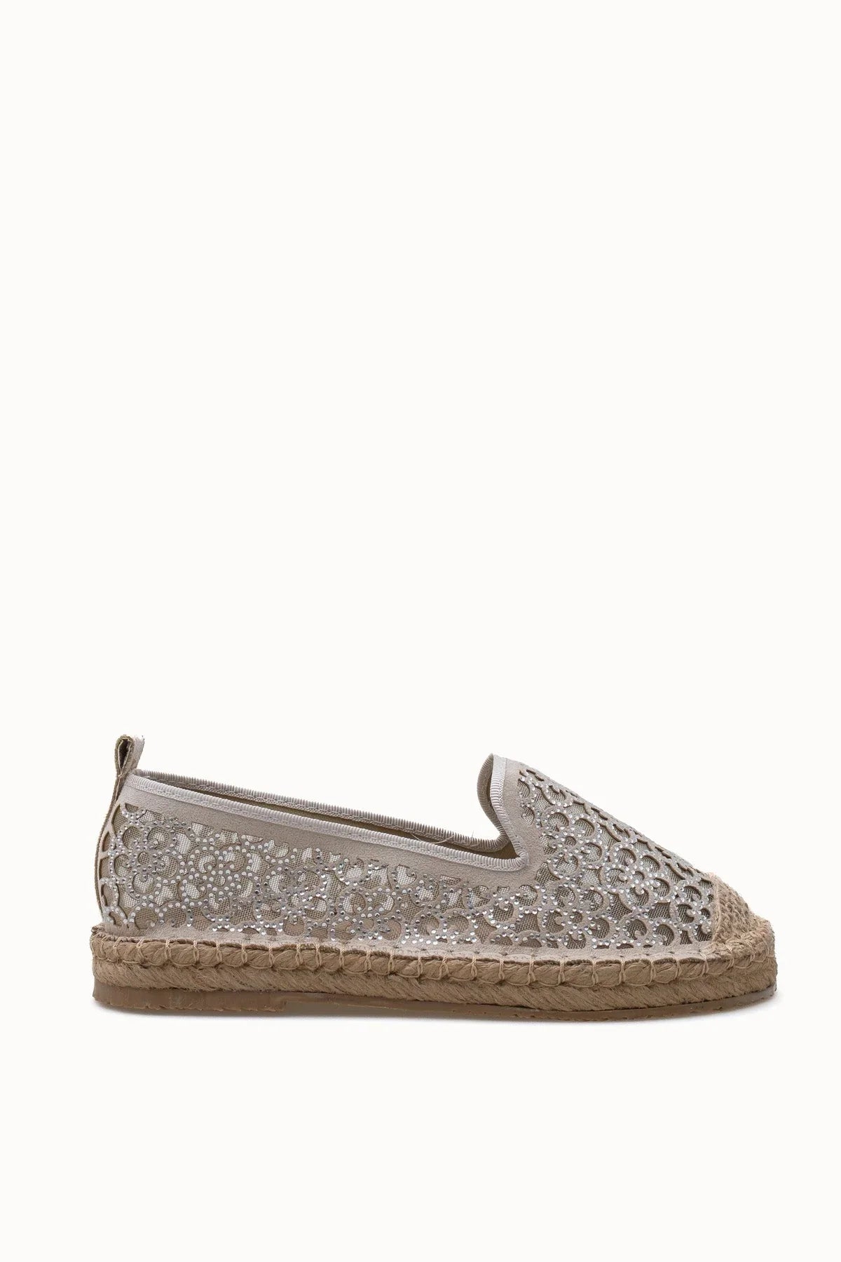 Loventino Jehyeth Kadın Espadril 00128 Bej, zarif detayları ve konforu bir araya getiren özgün tasarım.