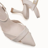 Loventino Esronyn Kadın Arkası Açık Sivri Burun Stiletto 0012707 Ten Cilt,  modern ve lüks detaylarıyla dikkat çekiyor.