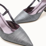 Kadın rahatlığı ile şıklığı birleştiren Loventino Evelniel Arkası Açık Sivri Burun Stiletto 001209 Platin Dokulu.
