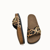 Loventino Hosrathla Kadın Tek Tokalı Terlik 0012603 Leopar - Modern ve sofistike görüntüsüyle her ortama uyum sağlar.
