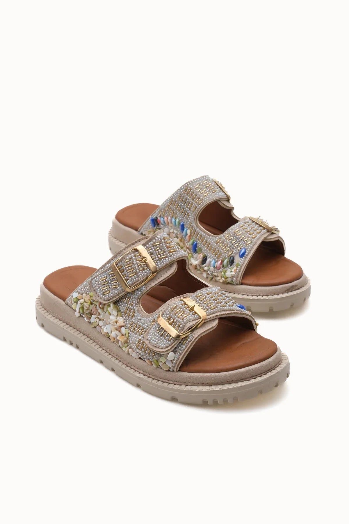 Loventino Erdruith Kadın Terlik 0012690 Bej - Şıklık ve konforu bir araya getiren lüks kadın terliği.