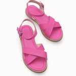 Loventino Kadın Sandalet 0012059 Fuşya Cilt, vegan deri malzemesi ve şık tasarımıyla her ortama uyum sağlayan bir sandal.