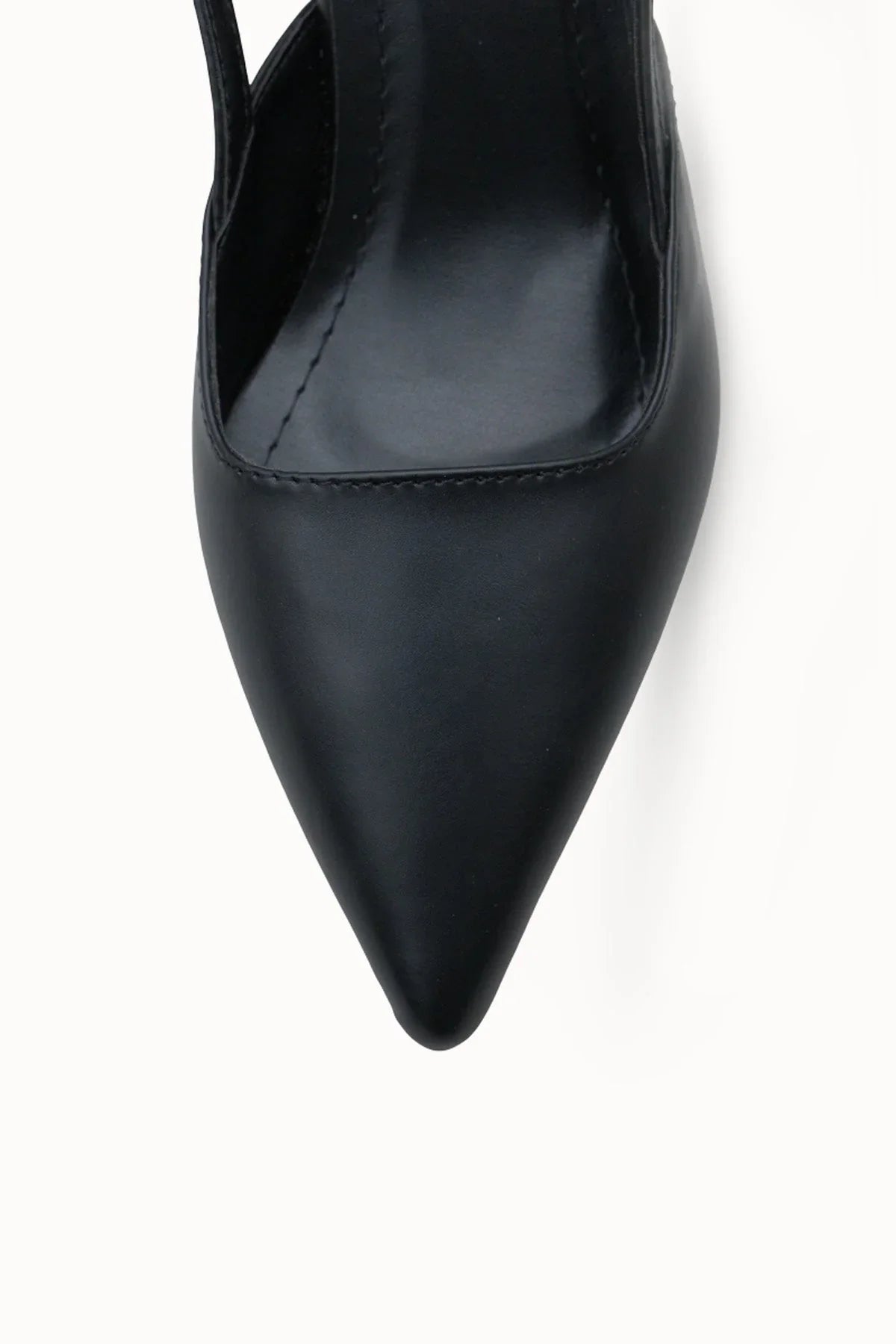 Loventino Evelniel Kadın Arkası Açık Sivri Burun Stiletto 001209 Siyah Cilt, lüks ve modern görünüm sunan stil sahibi bir ayakkabı.
