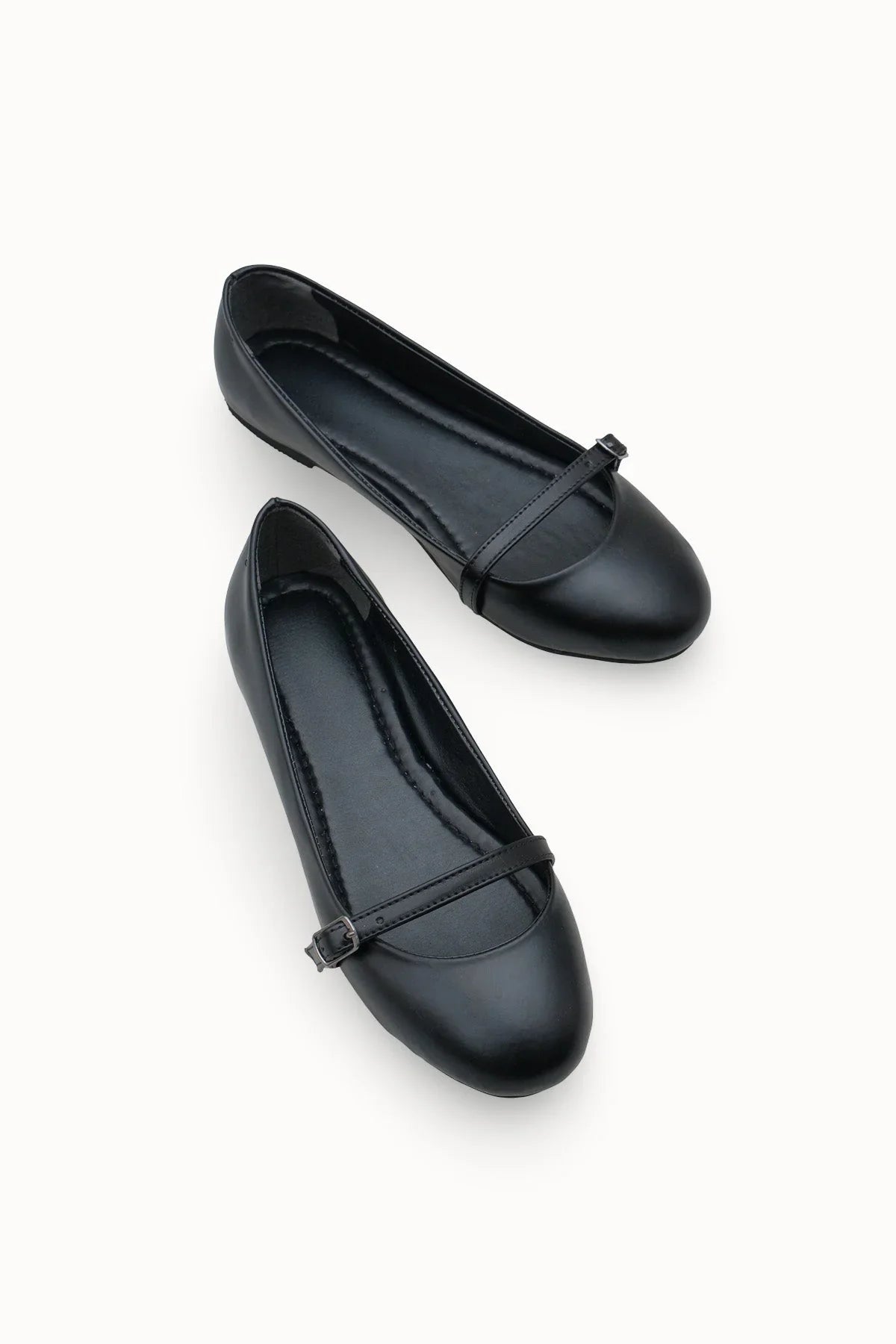 Şık görünüm ve konfor sunan Loventino Ghessinu Kadın Babet 0012230 Siyah Cilt.