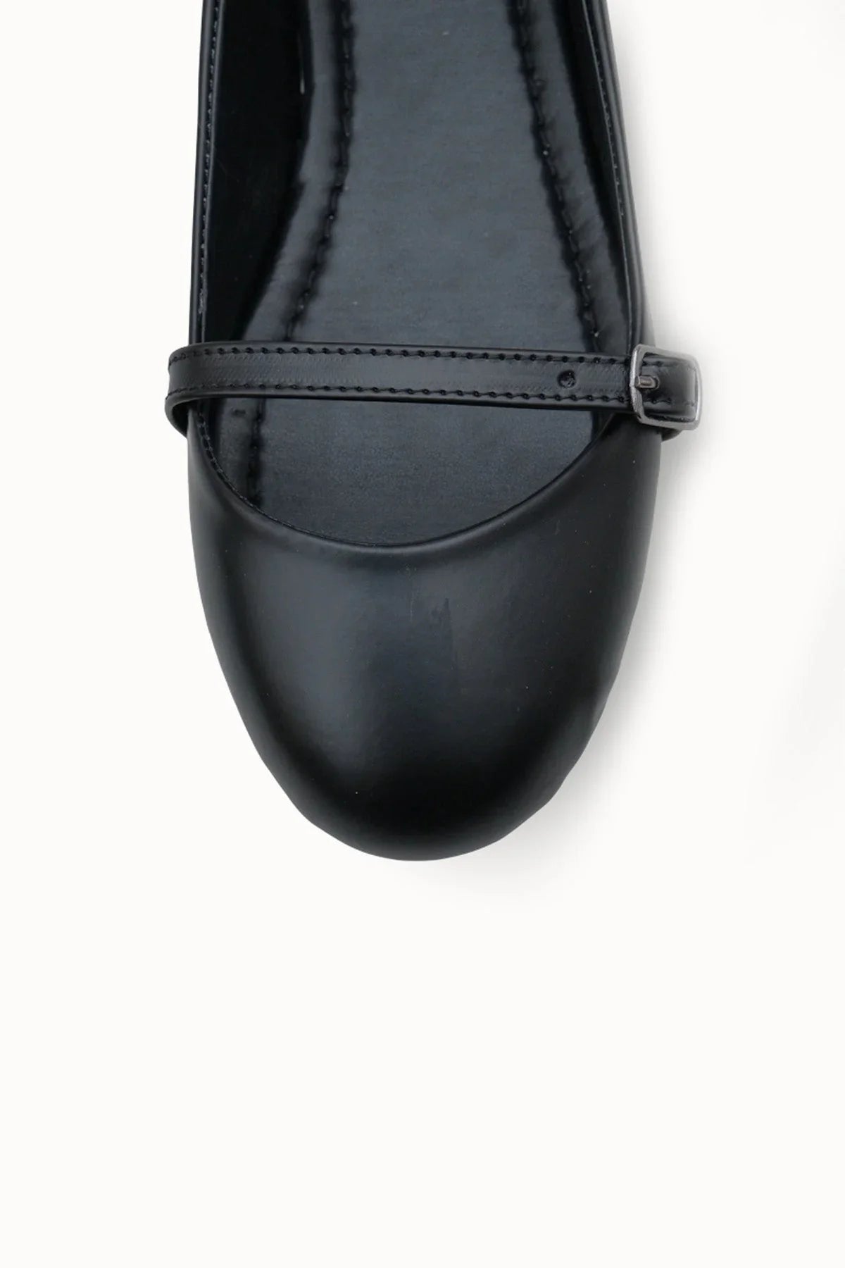 Loventino Ghessinu Kadın Babet 0012230 Siyah Cilt, yüksek kaliteli deri ile üretilmiştir.