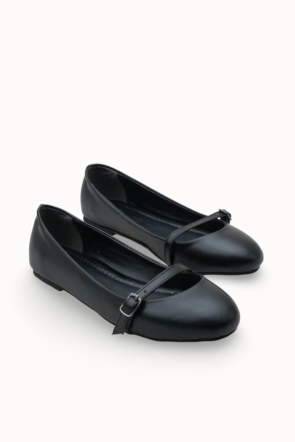 Loventino Ghessinu Kadın Babet 0012230 Siyah Cilt, şıklığı ve konforu birleştiren lüks kadın ayakkabısı.