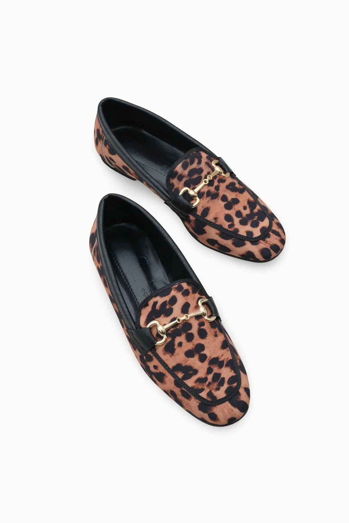 Farklı açılardan çekilmiş Loventino Ophisalia Kadın Babet 001293 Leopar, şıklığıyla şımartıyor.