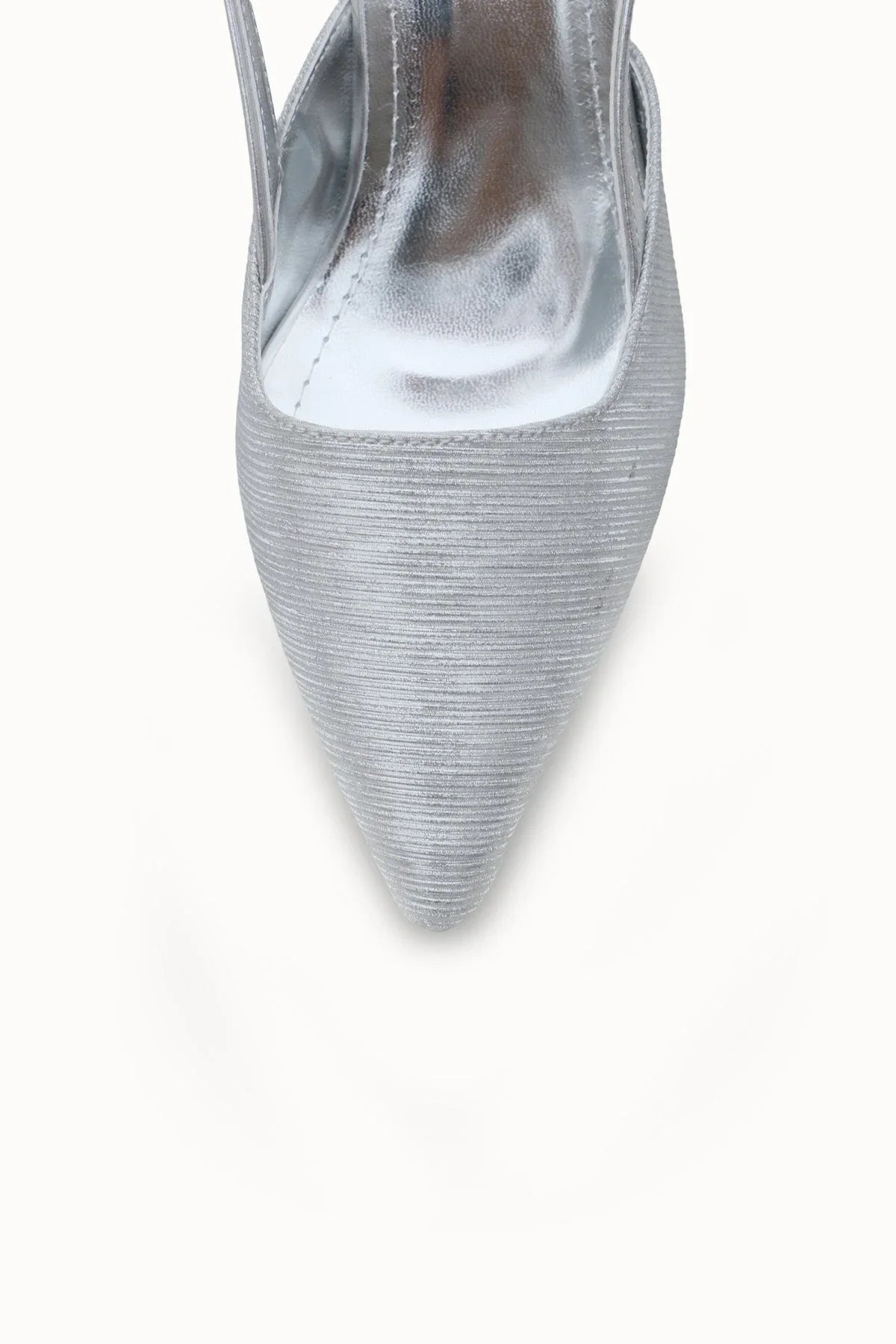 Tanıtım görseli - Loventino Evelniel Kadın Arkası Açık Sivri Burun Stiletto 001209 Gümüş Dokulu, estetik tasarımıyla modern kadınların tercihi.