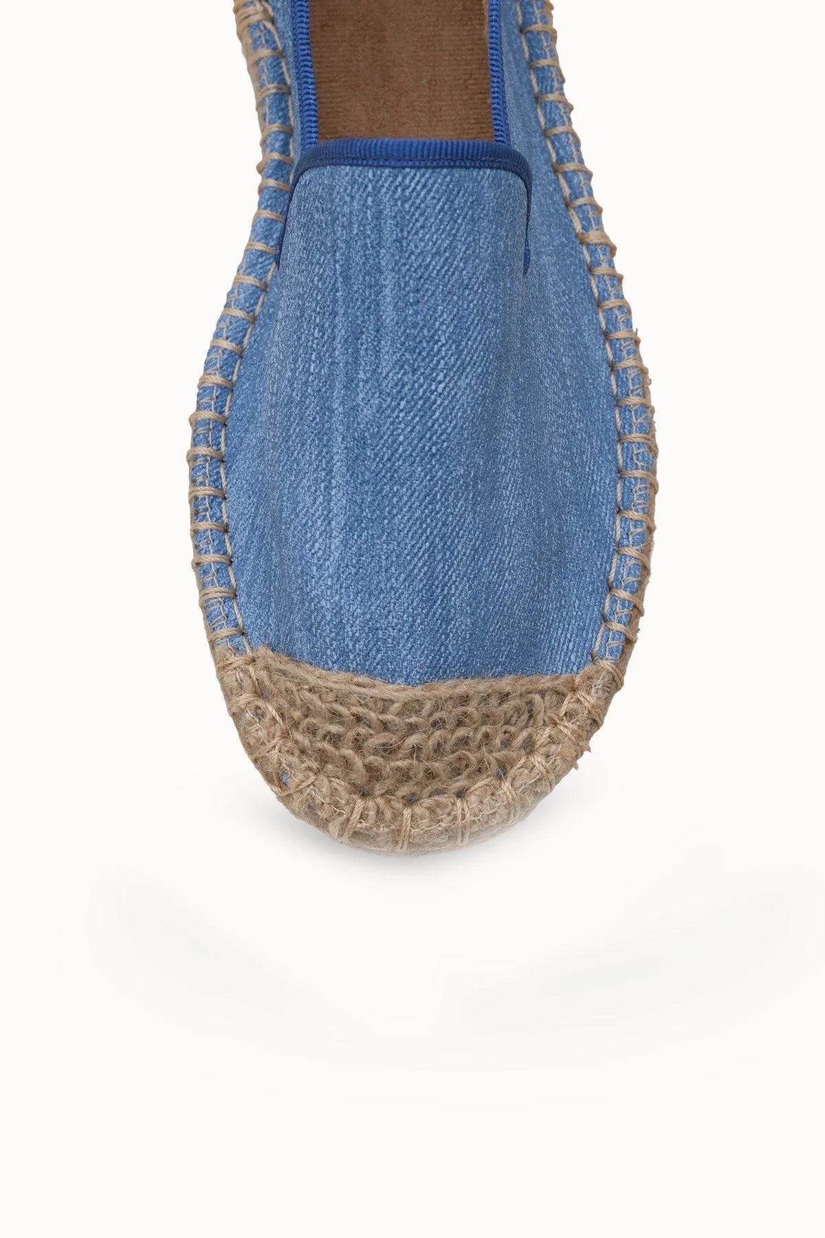 Sade zarafeti temsil eden Loventino Giselnesia Kadın Espadril 00123 Kot, günlük kullanıma uygun şıklık.