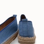 Loventino Giselnesia Kadın Espadril 00123 Kot, mükemmel dikiş kalitesiyle dikkat çeken üst düzey bir ayakkabı.