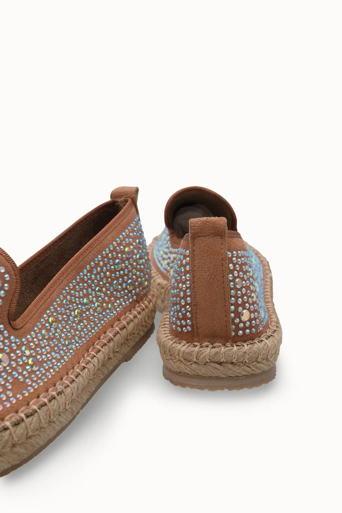 Loventino Elysrue Kadın Espadril 001210 Taba, kalite ve estetiği bir araya getiriyor.