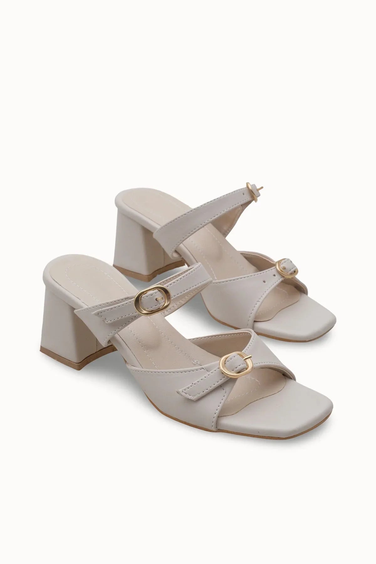 Loventino Gisesalia Kadın Topuklu Terlik 00120036 Ten, şık ve zarif tasarımıyla lüks bir görünüm sunan topuklu terlik.