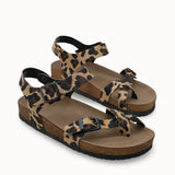 Loventino Clarmythe Kadın Parmak Arası Sandalet 0012503 Leopar, zarif leopar desenli tasarımı ve konforlu yapısıyla yaz aylarının stil ikonu. Şıklığı ve rahatlığı bir arada sunan bu vegan deri sandalet, her kıyafetle mükemmel uyum sağlar.