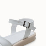 Beyaz rengi sayesinde her türlü kıyafetle mükemmel uyum sağlayan Loventino Purlogih Kadın Sandalet 0012103 Beyaz, şıklığınızı artırıyor.