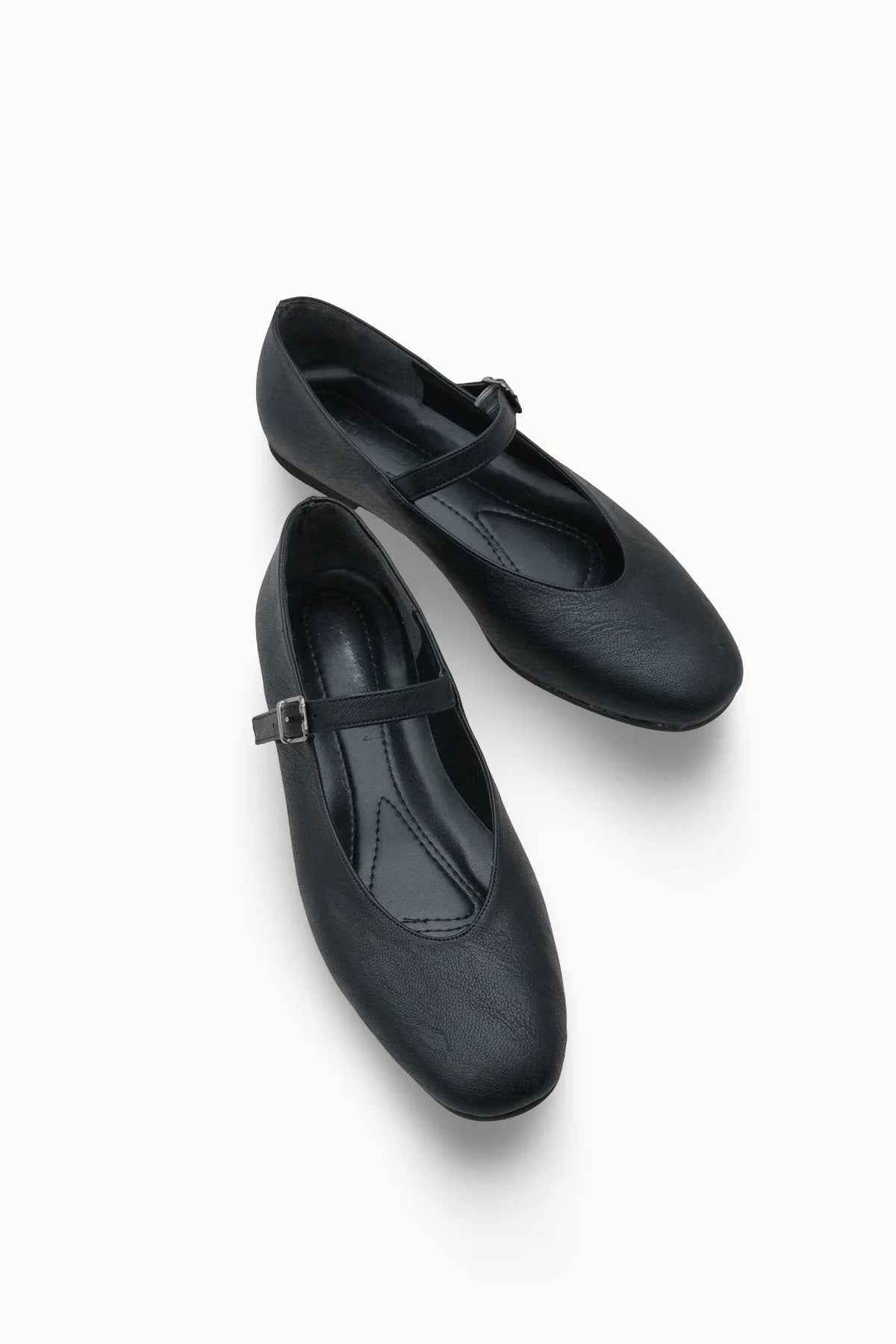 Loventino Libnandra Kadın Babet 001292 Siyah Cilt - Lüks ve zarif tasarımıyla dikkat çeken kadın ayakkabısı.