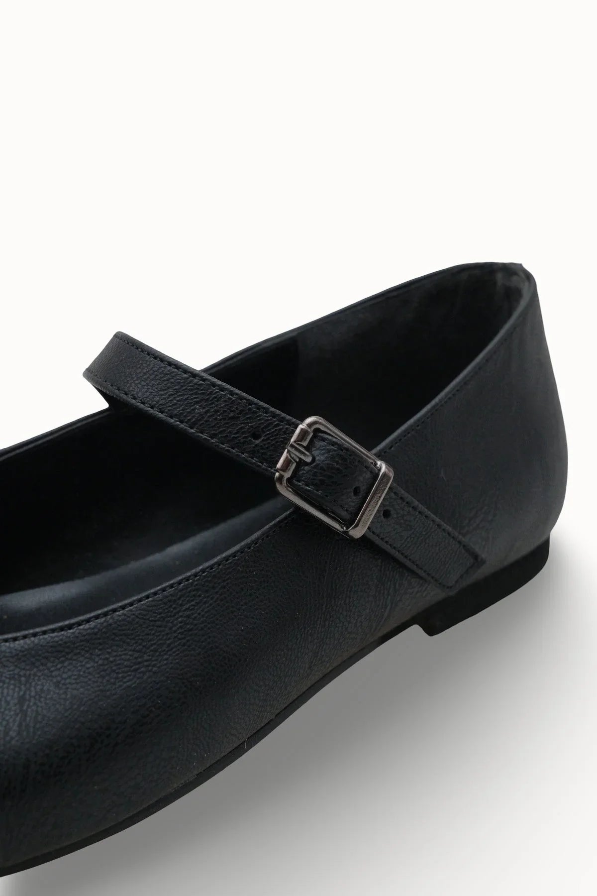 Loventino Libnandra Kadın Babet 001292 Siyah Cilt - Kullanım rahatlığı ve şıklığı bir araya getiren özel tasarım.