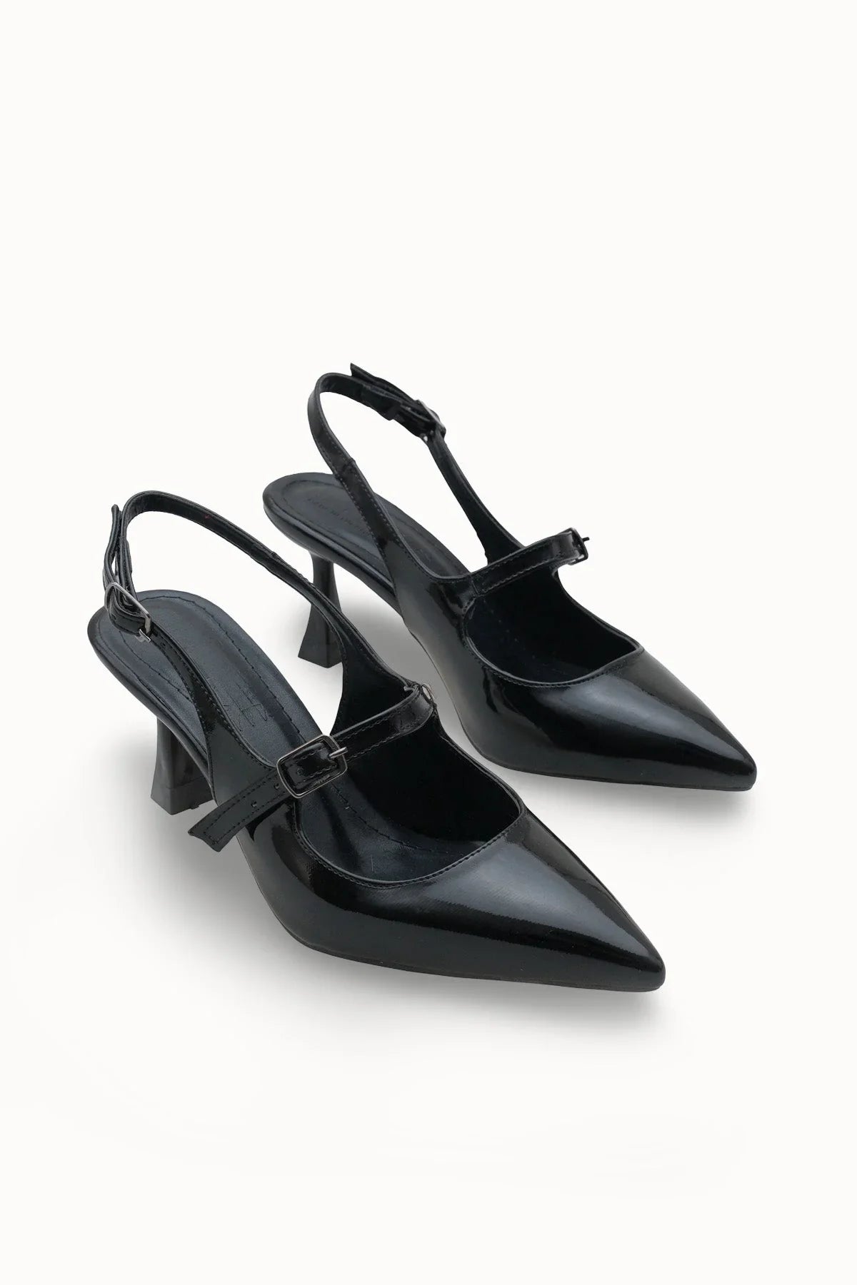 Loventino Melilendra Kadın Arkası Açık Sivri Burun Stiletto 0012701 Siyah Rugan, şıklığı ve zarafetiyle dikkat çeken lüks kadın ayakkabısı.