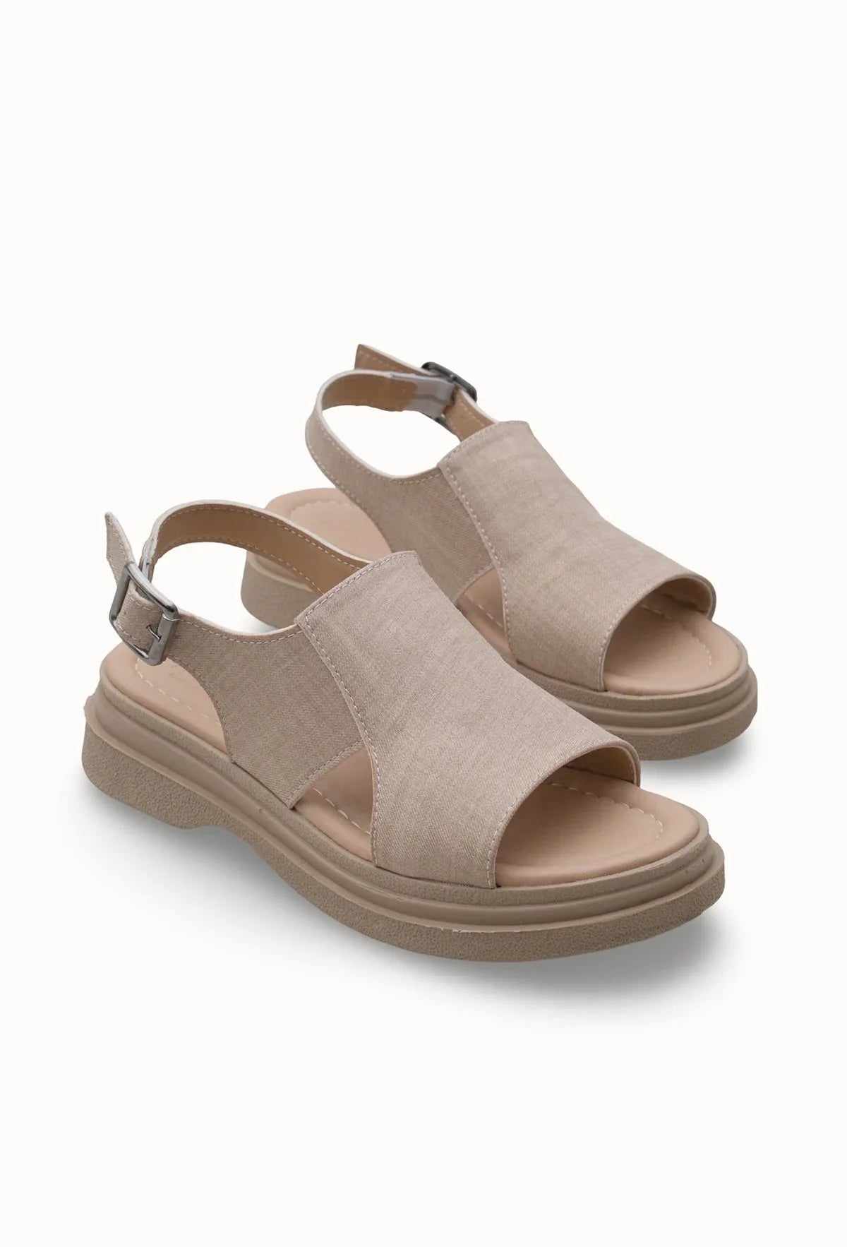 Loventino Rhehihe Kadın Sandalet 0012201 Vizon Kot, zarif tasarımı ve konforlu yapısıyla günlük şıklığınızı tamamlar. Sezonun trend renkleriyle stilinize zarafet katan bu şık sandaletler, hem günlük hem özel günlerde kullanım için idealdir.