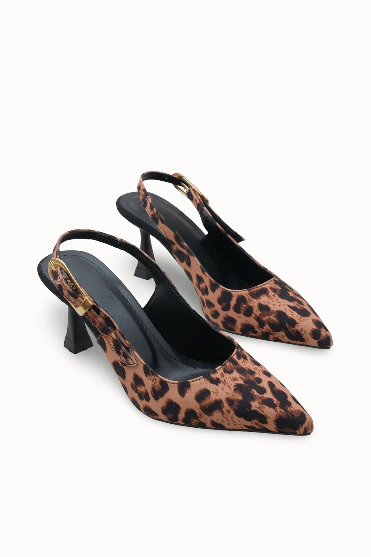 Loventino Ysalaela Kadın Arkası Açık Sivri Burun Stiletto 0012700 Taba Leopar - Lüks tasarım, şıklık ve zarafeti bir arada sunan stiletto ayakkabı.