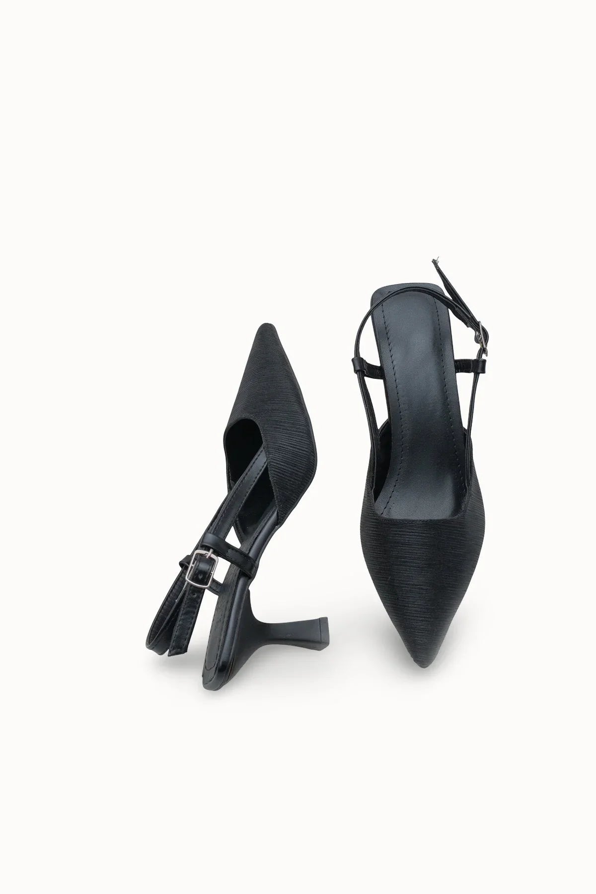 Yüksek topuklu Loventino Evelniel Kadın Arkası Açık Sivri Burun Stiletto 001209 Siyah Dokulu, zarafetinizi ortaya çıkaracak kadın ayakkabısı.