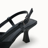 Efsanevi Loventino Evelniel Kadın Arkası Açık Sivri Burun Stiletto 001209 Siyah Dokulu, zarafet ve konforu bir arada sunuyor.