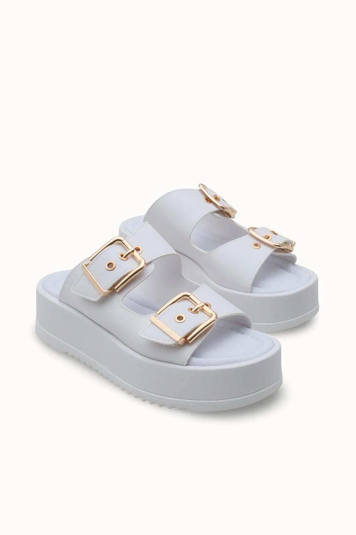 Loventino Winledha Kadın Çift Tokalı Terlik 001278 Beyaz Cilt, şık ve lüks tasarımıyla dikkat çeken kadın terliği.