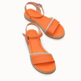 Elegan bir görünüm sunan Loventino Kadın Sandalet Taşlı 0012056 Oranj Cilt, vegan deri malzemeden üretilmiştir.