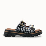 Loventino Tamrithe Kadın Terlik 0012100 Rugan Leopar, lüks ve moda anlayışınızı tamamlayacak şık bir aksesuar.