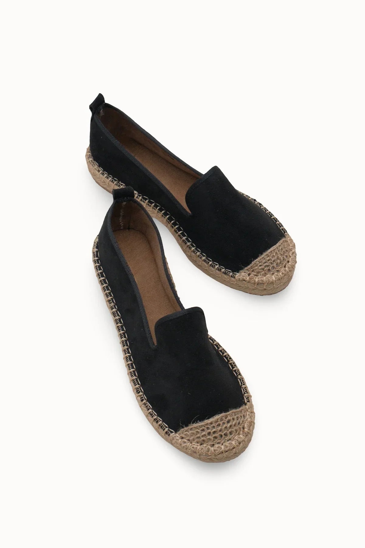 Loventino Giselnesia Kadın Espadril 00123 Siyah, zarif detaylarıyla göz alıcı bir ayakkabı.