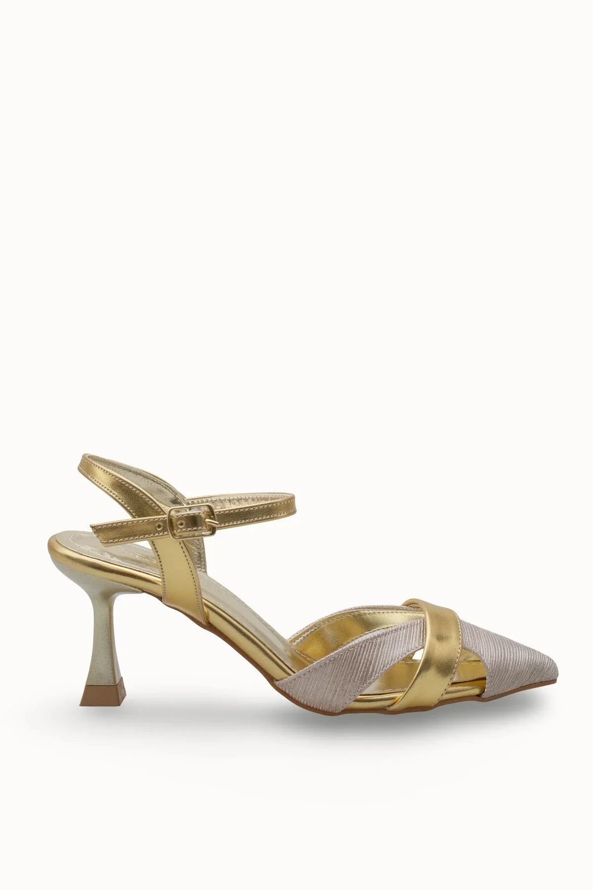 Loventino Esronyn Kadın Arkası Açık Sivri Burun Stiletto 0012707 Altın Dokulu, lüks tasarım ile göz alıcı kadın ayakkabısı.