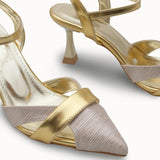 Detaylı görseli Loventino Esronyn Kadın Arkası Açık Sivri Burun Stiletto 0012707 Altın Dokulu, zarafeti ve konforu bir araya getiriyor.