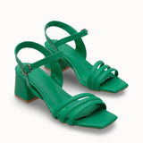 Loventino Kadın Topuklu Sandalet 0012355 Yeşil, şık ve konforlu tasarımıyla yaz aylarının vazgeçilmezi. Vegan deriden üretilmiş 6 cm topuklu, açık tasarımlı zarif sandalettir.