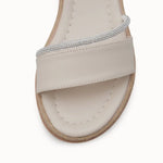 Loventino Kadın Sandalet Taşlı 0012056, hem günlük hem özel günler için mükemmel uyum sağlayan lüks bir ayakkabı.