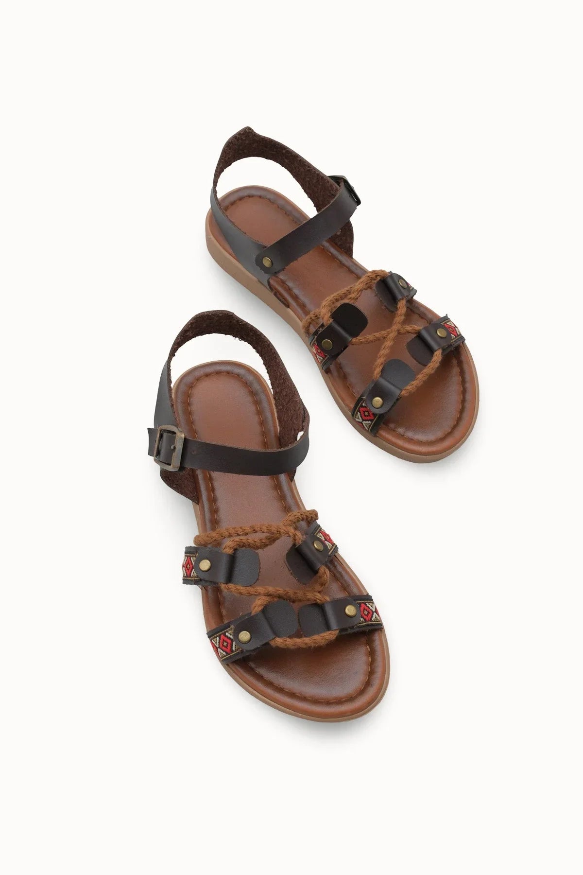 Loventino Brunziar Kadın Sandalet 0012197 Siyah, yüksek kaliteli malzemelerle ergonomik bir tasarım, konfor ve şıklığı bir arada sunar.