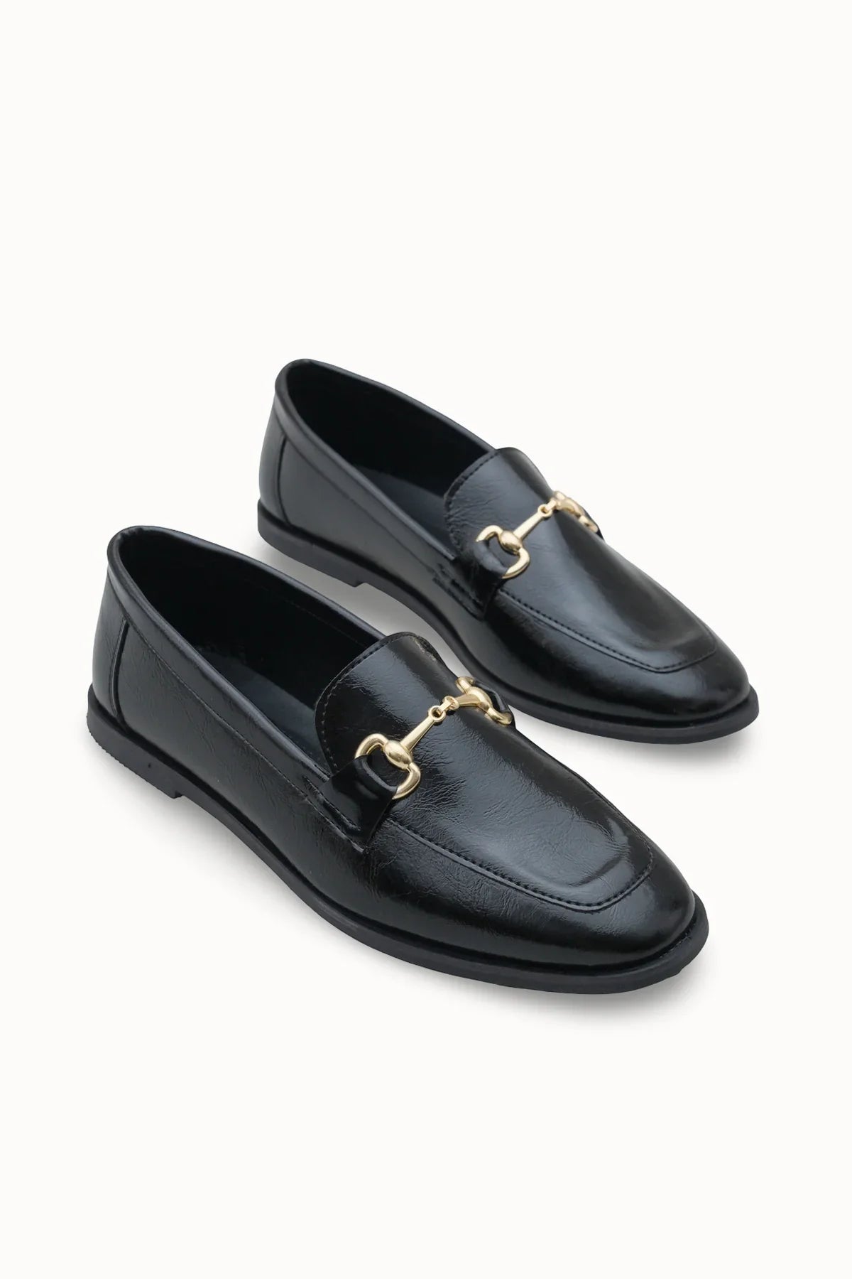 Loventino Winlayna Kadın Babet 0012093 Siyah Cilt, lüks tasarım ve şıklık ile ayaklarınızı sarıyor.