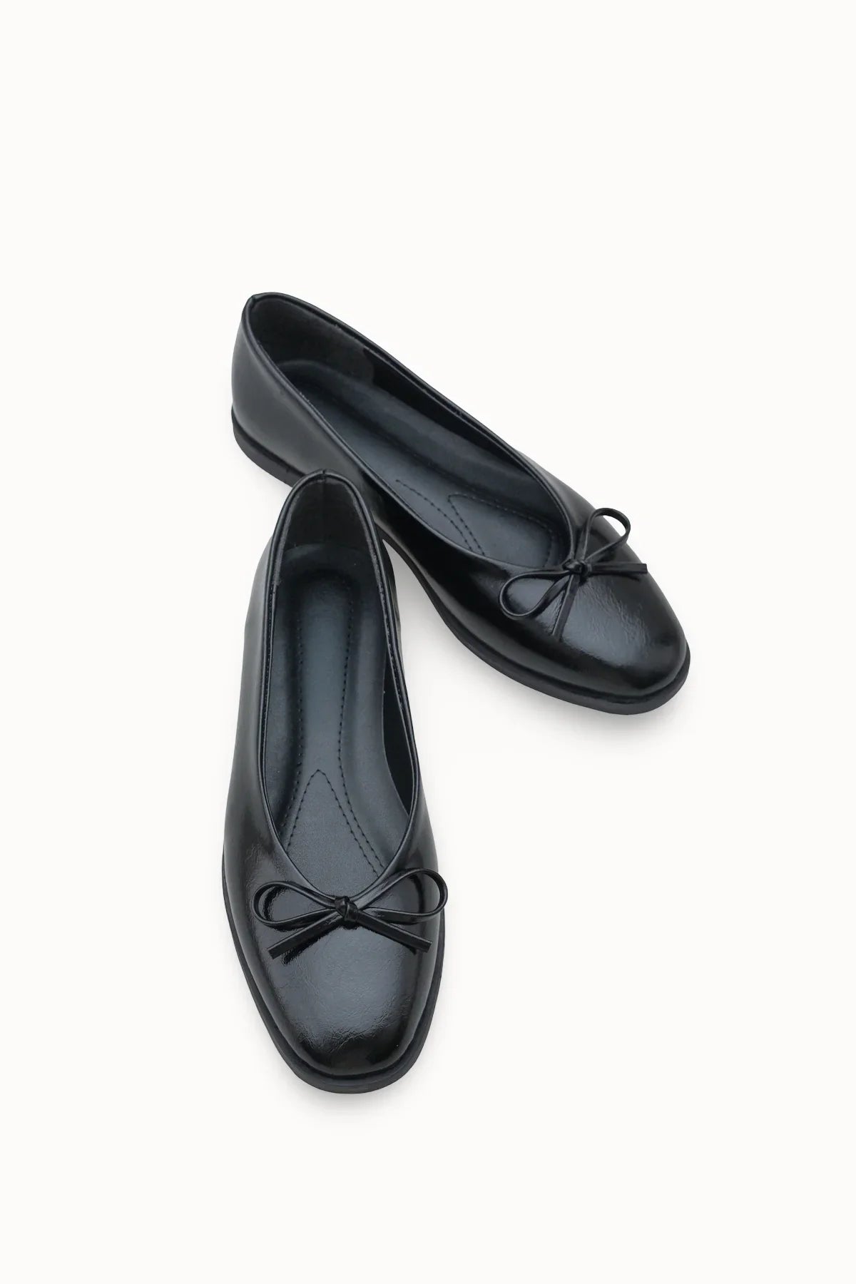 Riccon Loventino Kadın Babet 001296 Siyah Cilt - Konforlu tasarımıyla günlük şıklığa katkı sağlayan lüks kadın ayakkabısı.