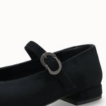 Siyah süet Loventino Kadın Sivri Burun Babet 0012501, şıklığı ve konforu bir araya getirerek günlük kullanımda zarafet sağlar.