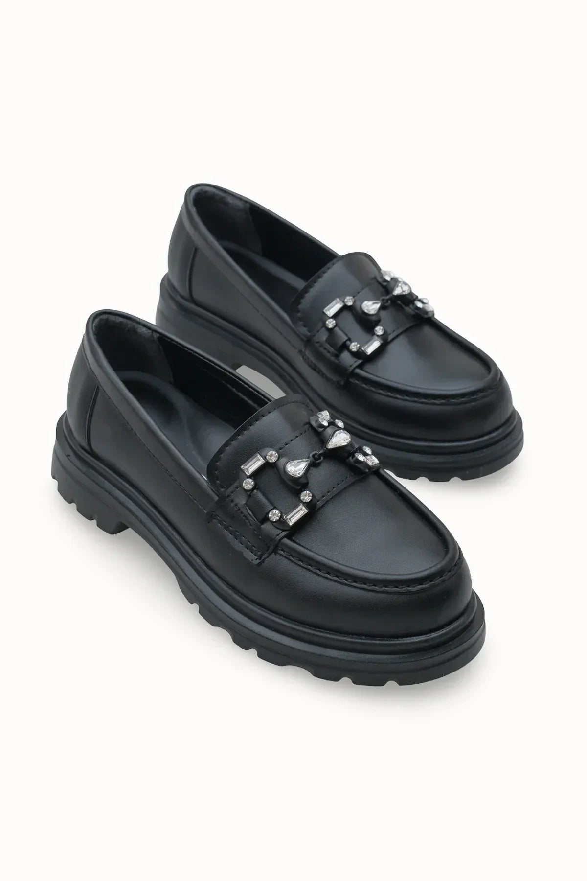 Riccon Loventino Kadın Loafer 0012557 Siyah, lüks tasarımı ve şık detaylarıyla dikkat çekiyor.