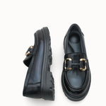 Kullanımda Riccon Loventino Kadın Loafer 0012510 Siyah Rugan, günlük şıklığı tamamlayan lüks bir seçenek.