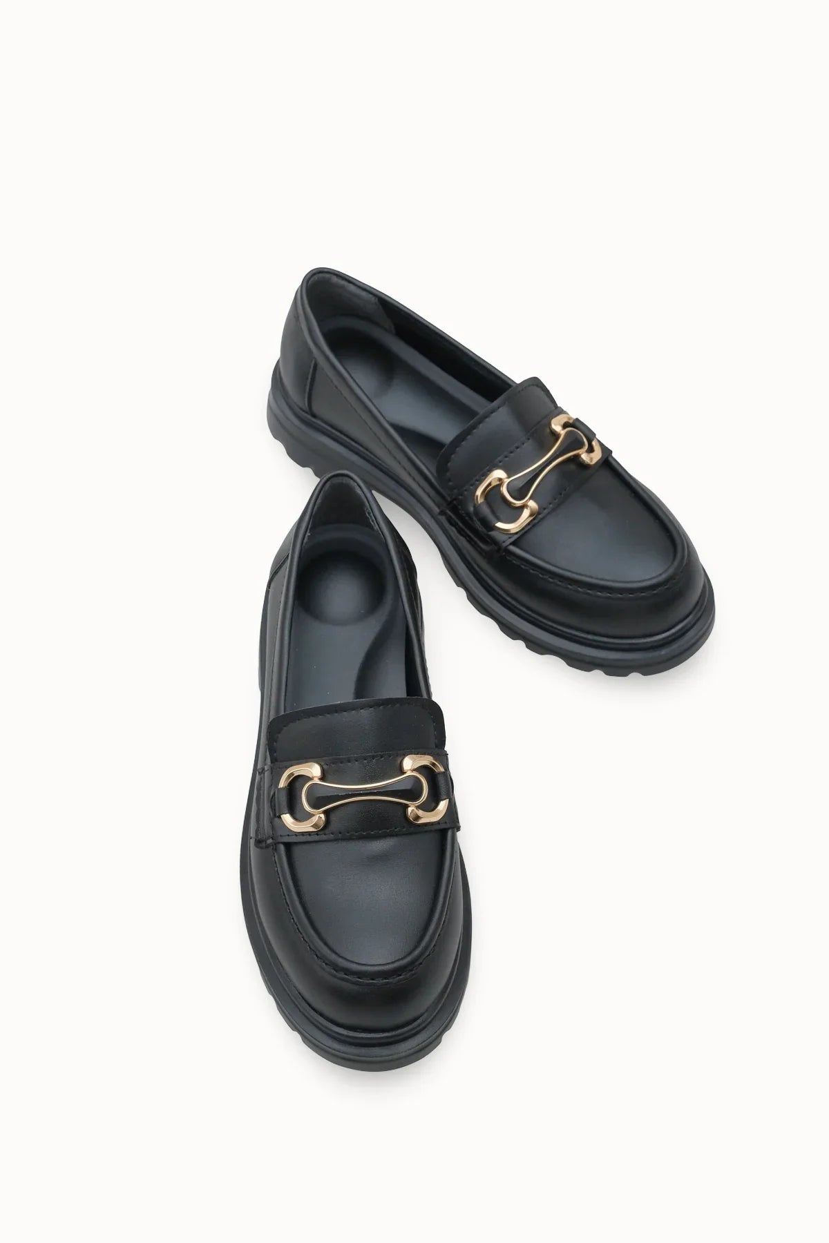 Riccon Loventino Kadın Loafer 0012551 Siyah, kaliteli malzemeleriyle günlük kullanım için ideal bir seçenek.