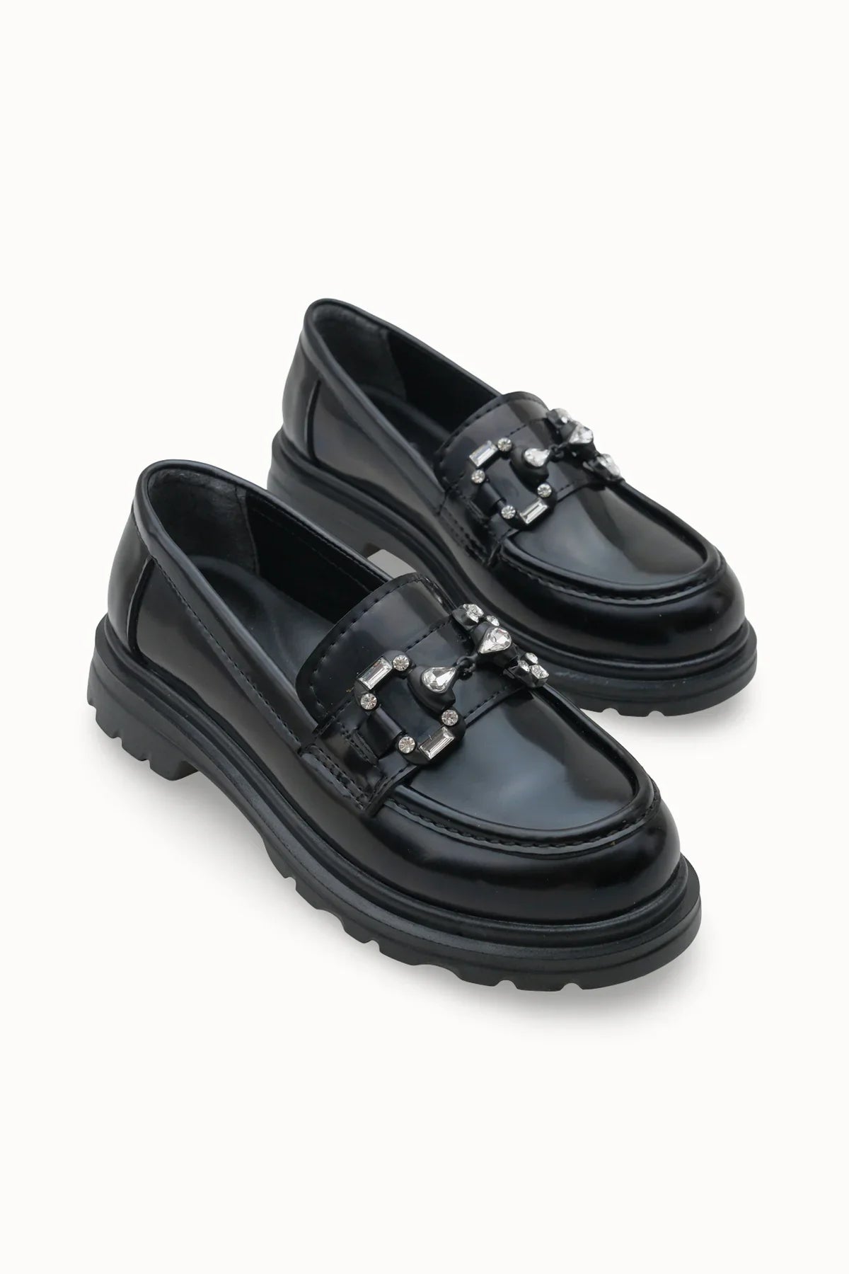 Riccon Loventino Kadın Loafer 0012557 Siyah Rugan, şık ve zarif tasarımıyla dikkat çeken kadın ayakkabı.