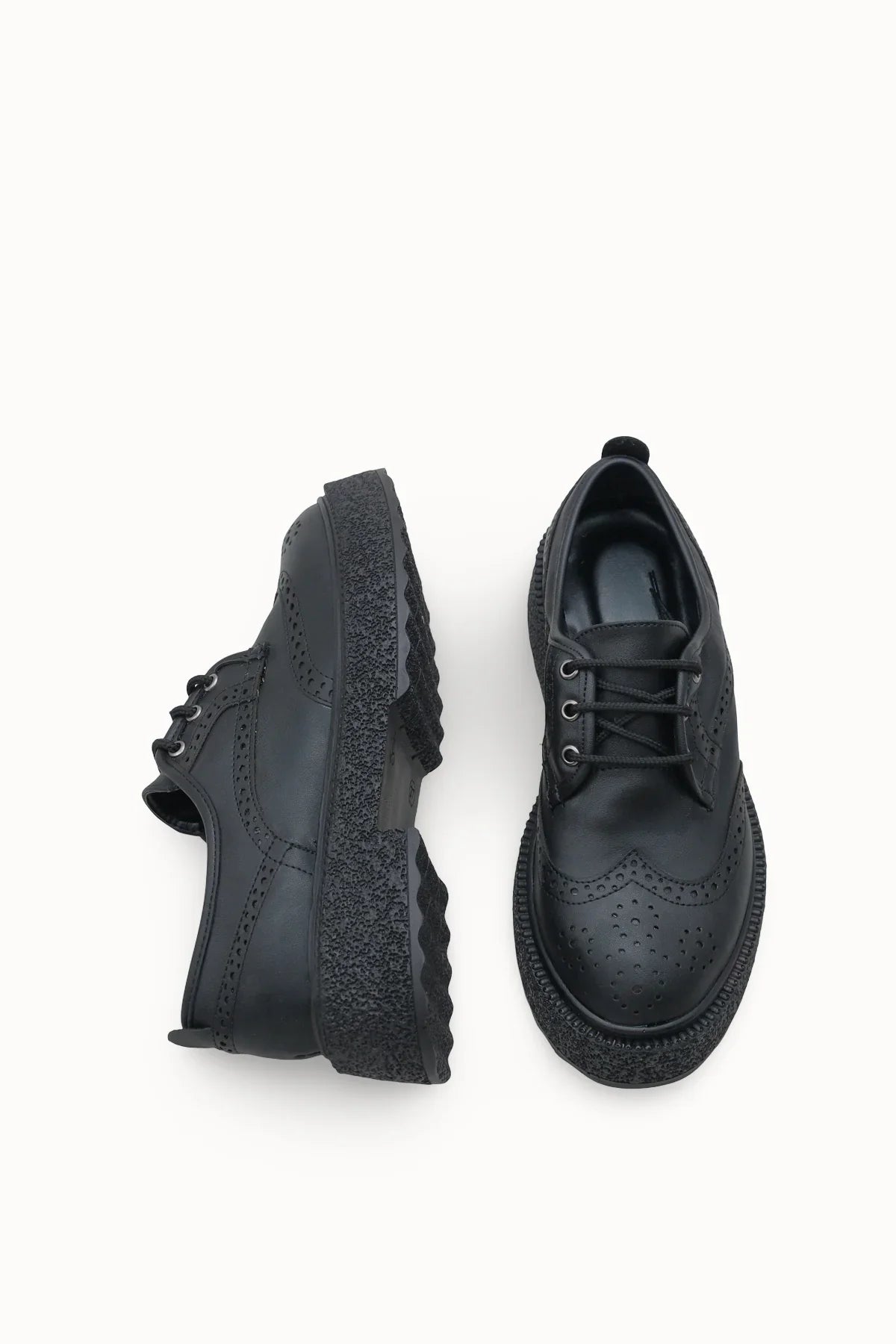 Riccon Loventino Oknyrth Kadın Bağcıklı Loafer 00121990 Siyah Cilt, konforlu ve şık bir seçenek.