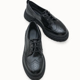 Riccon'un Loventino Oknyrth Kadın Bağcıklı Loafer 00121990 Mat Siyah Rugan modeli, lüks ve konforu bir arada sunuyor.
