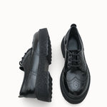 Riccon Loventino Oknyrth Kadın Bağcıklı Loafer 00121990 Mat Siyah Rugan, şık ve lüks tasarımıyla dikkat çeken kadın ayakkabısı.