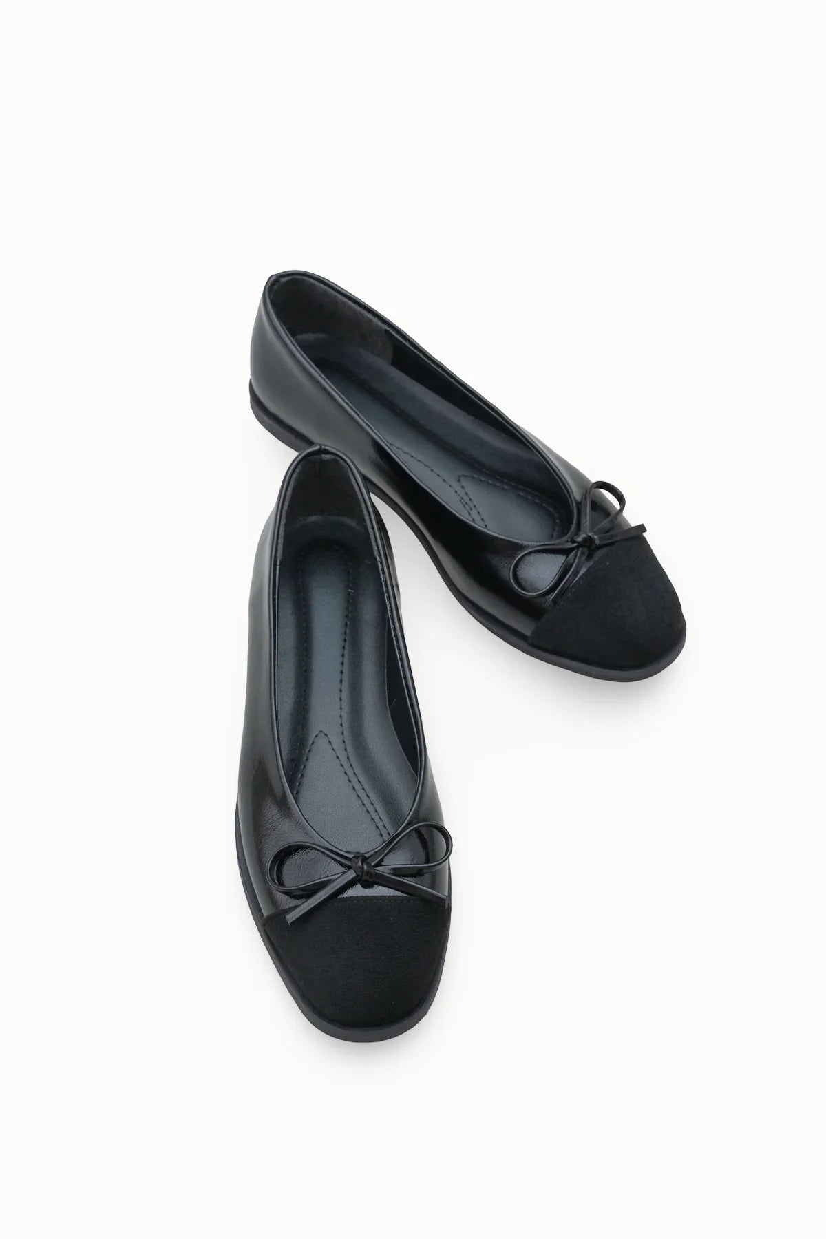 Detaylı çekim Loventino Kadın Babet 0012098 Siyah Cilt, kadınlar için mükemmel bir zarafet ve konfor.