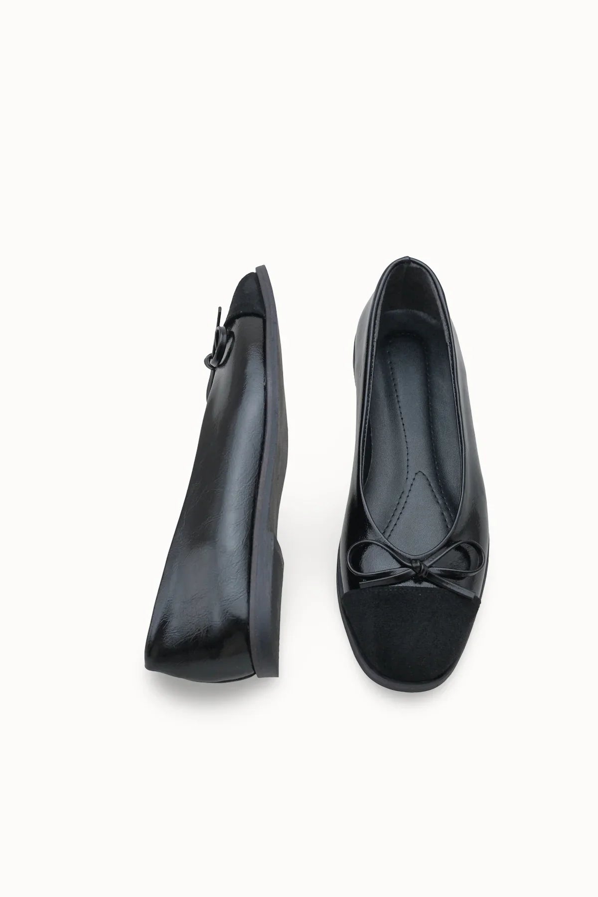 Loventino Kadın Babet 0012098 Siyah Cilt, her türlü kombin ile uyum sağlayan şıklıkta bir ayakkabı.