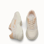 Riccon Loventino Kadın Sneaker 0012152 Ekru Taba, minimalist tasarımı ve vegan deri yapısı ile şıklığı ve konforu bir arada sunar.